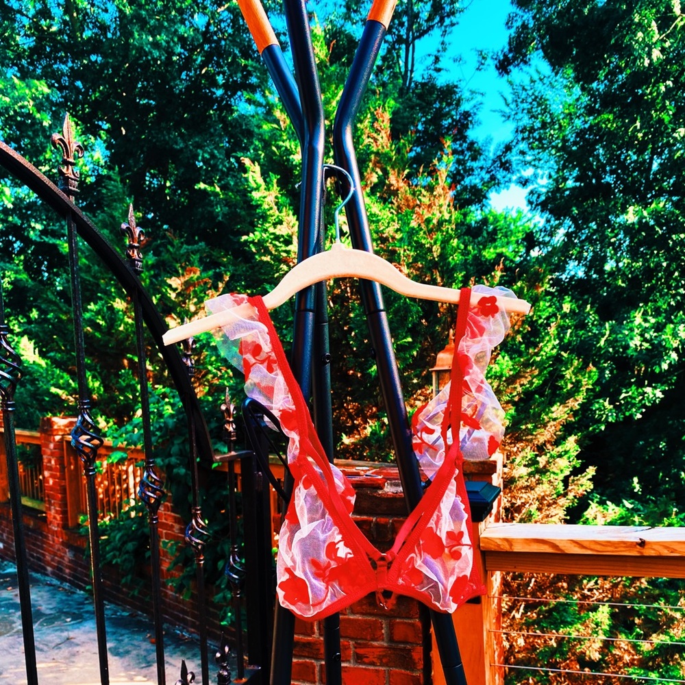 red lace bralette 🌊